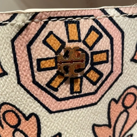 Tory Burch handbag - can stay open or snapped in on both sides - Picture 4 of 6